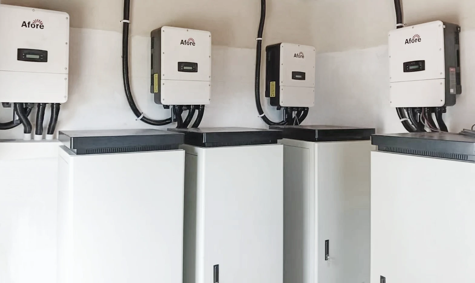 Jak wybrać falownik solarny: kompleksowy przewodnik po wyborze odpowiedniego falownika do potrzeb związanych z zieloną energią