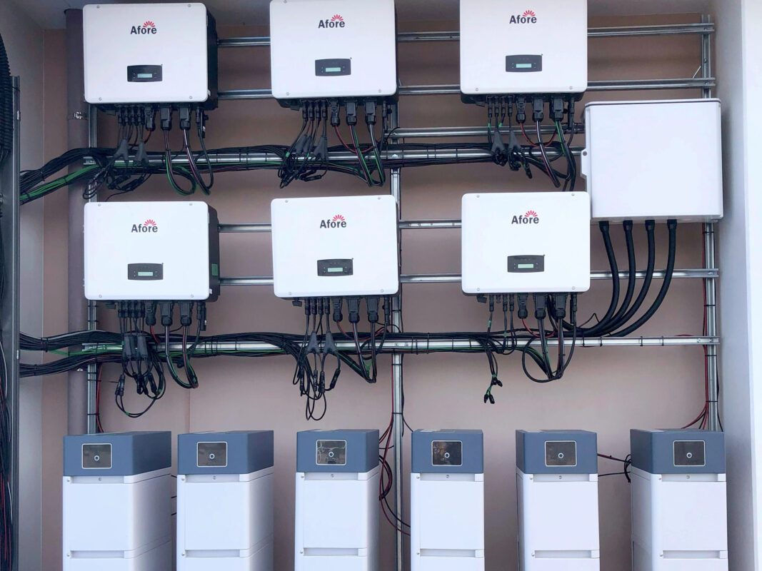 Falownik hybrydowy 5kW – jak działa i jak dobrać do domu