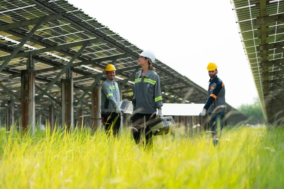 Inwerter PV o wysokiej szczelności – jak wybrać falownik fotowoltaiczny do instalacji PV