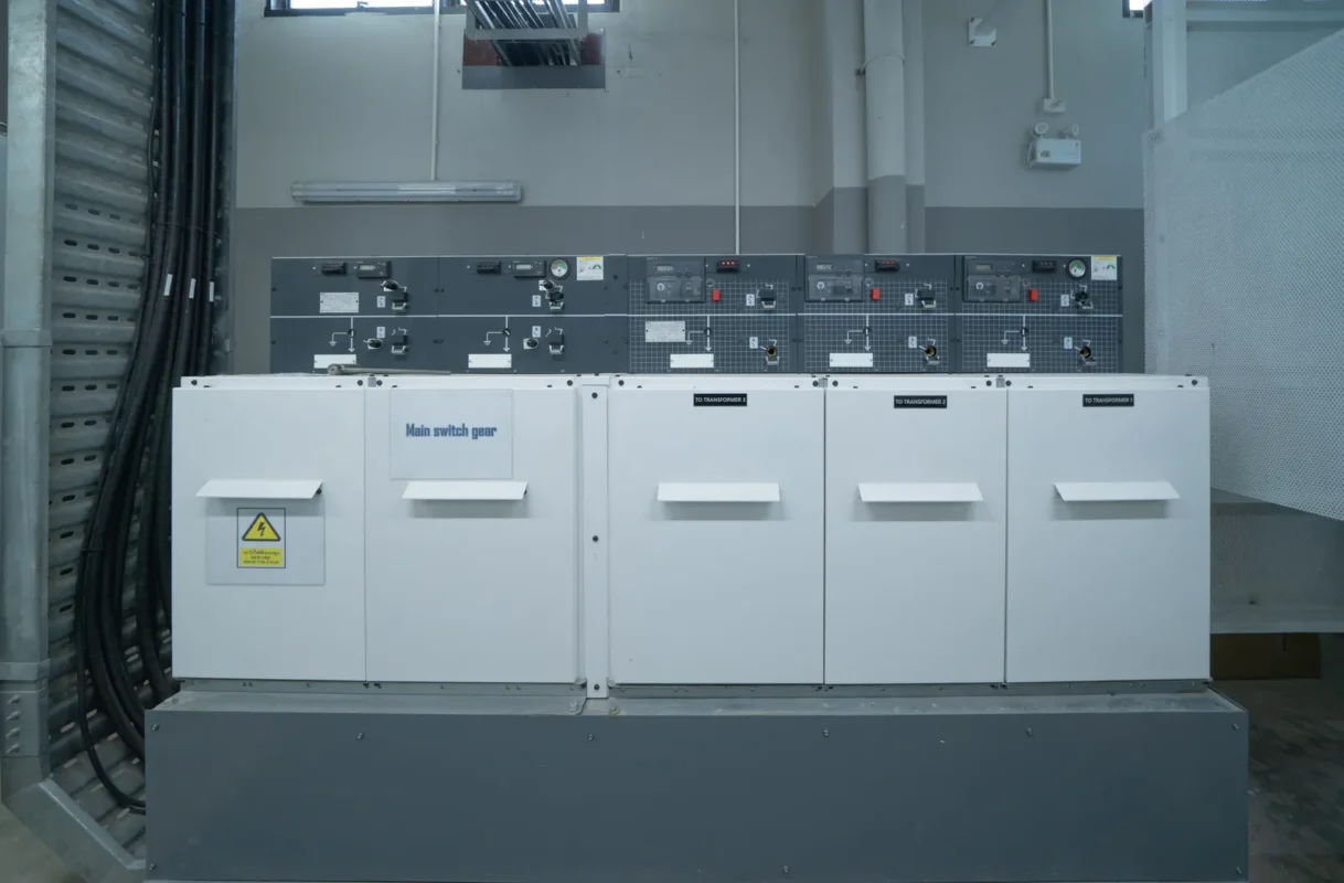 Główna rozdzielnica obsługuje magazyn energii instalowany dla przedsiębiorstwa.